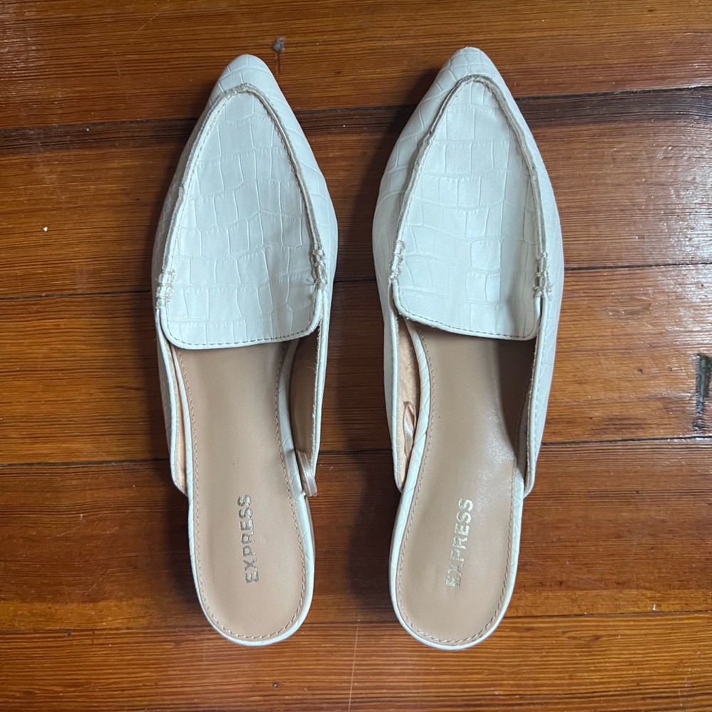 Express - white croc - mule - sz 8